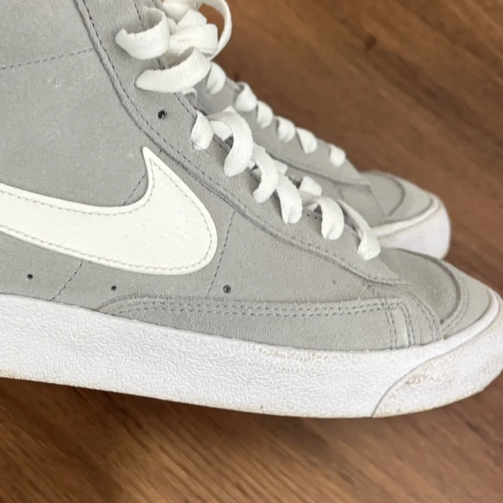 Nike Gray & White suede Blazers Boys 5y